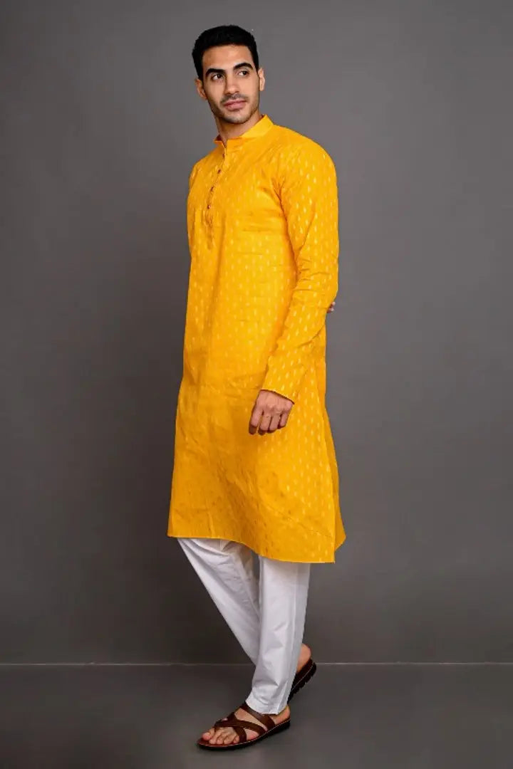 Plain Design Kurta With Dewdrop Pattern