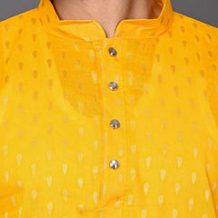 Plain Design Kurta With Dewdrop Pattern