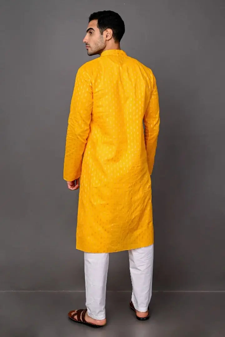 Plain Design Kurta With Dewdrop Pattern