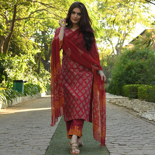 Get the Perfect Look with Our Women's Kurta, Pants, and Dupatta Set